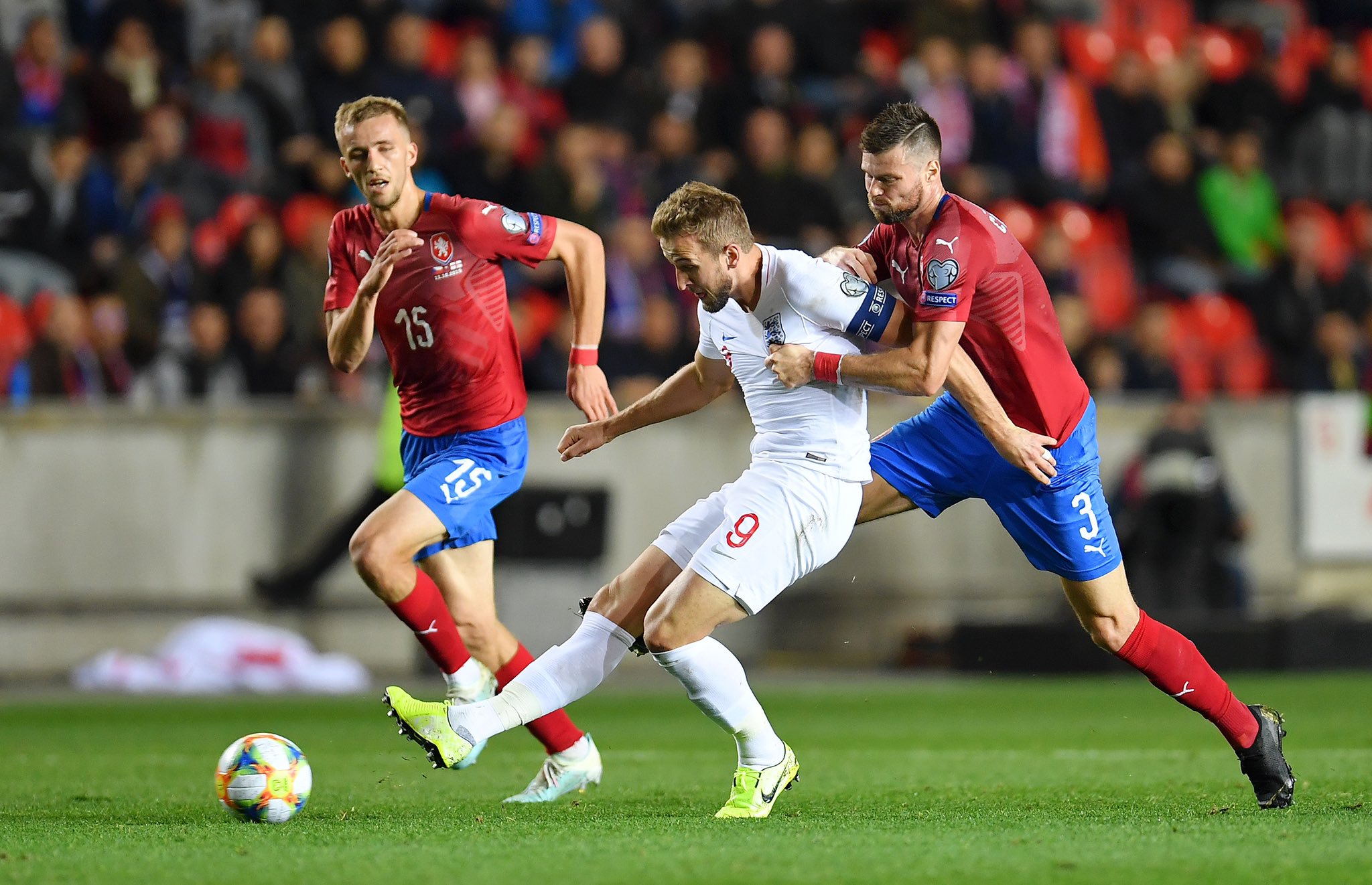 法国逆袭英格兰:力挽败局赢球晋级的简单介绍 法国逆袭英格兰:力挽败局赢球晋级的简单介绍